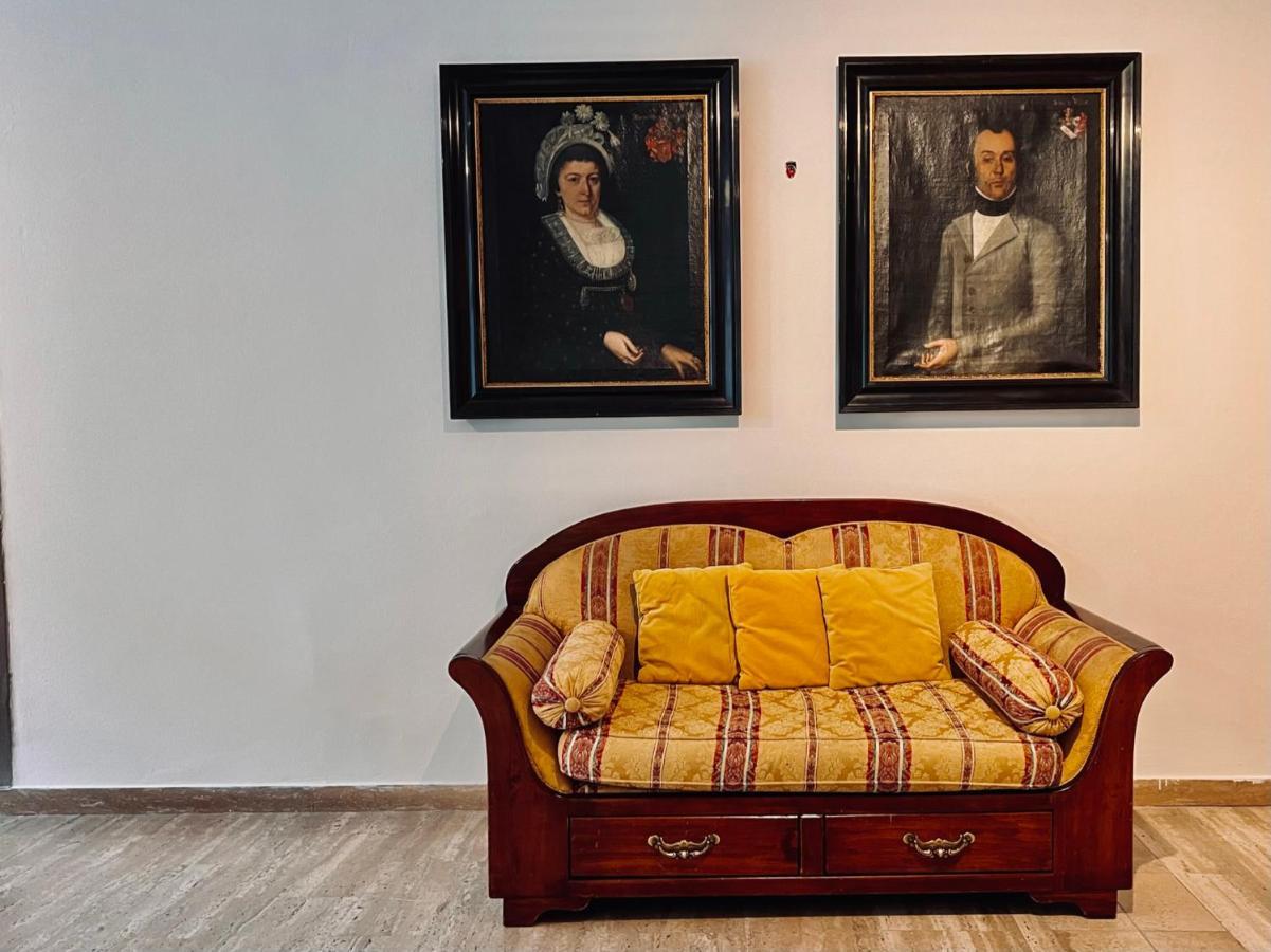 Haus Noldin - Historische Herberge - Dimora Storica Salorno Luaran gambar