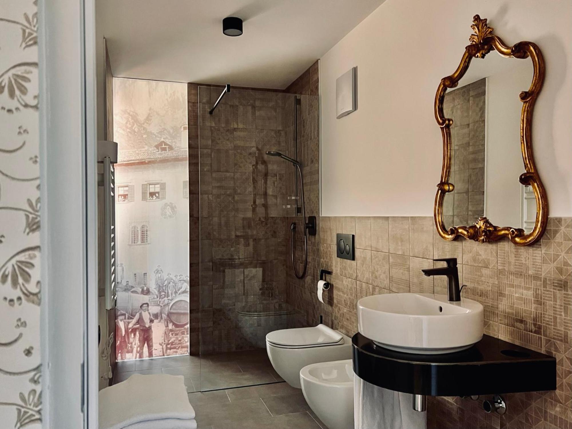 Haus Noldin - Historische Herberge - Dimora Storica Salorno Luaran gambar
