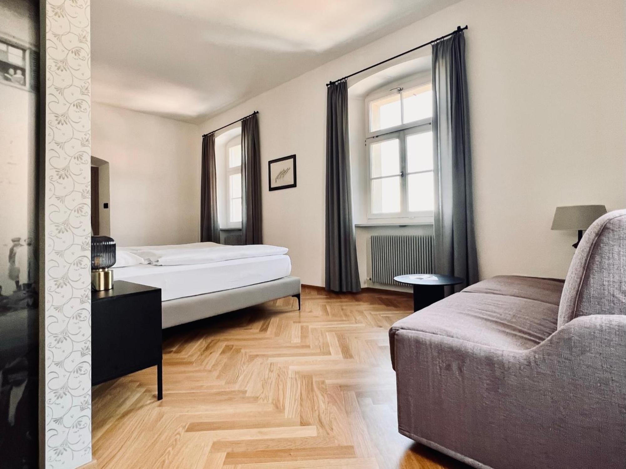 Haus Noldin - Historische Herberge - Dimora Storica Salorno Luaran gambar