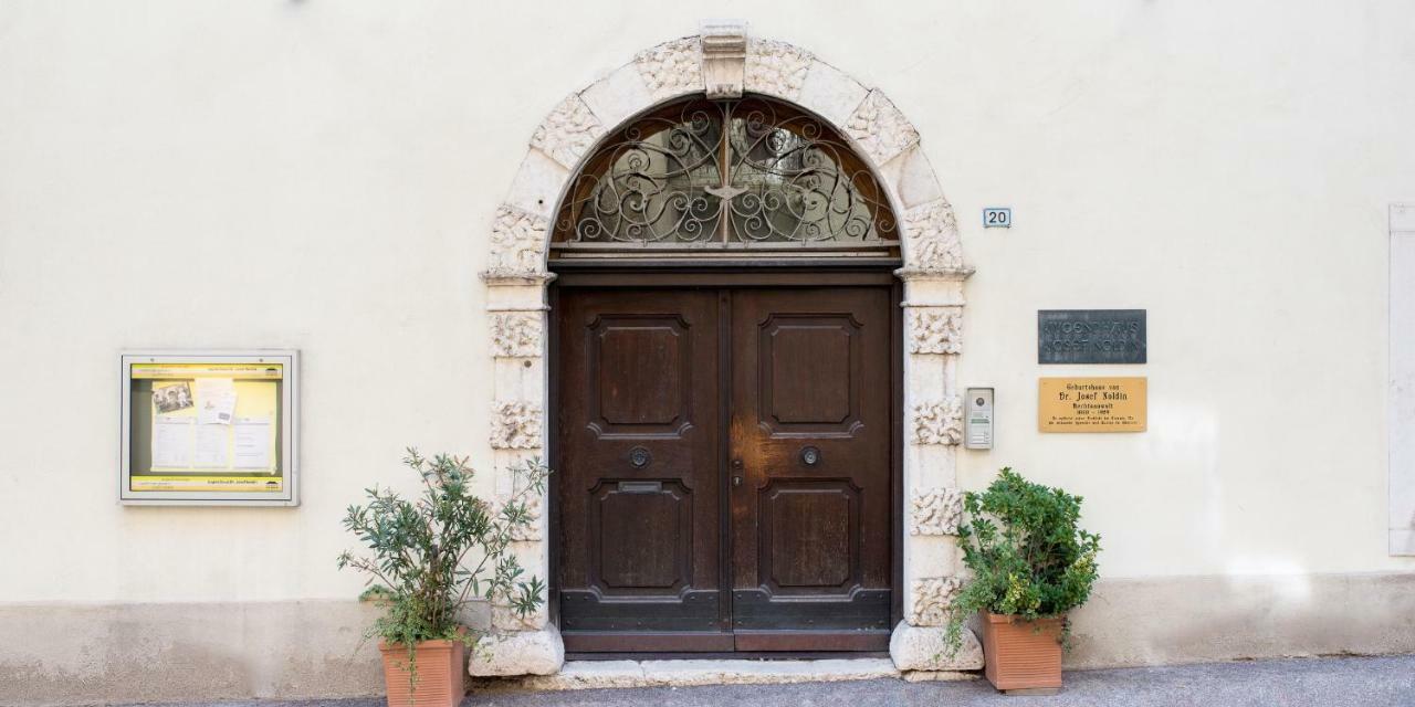 Haus Noldin - Historische Herberge - Dimora Storica Salorno Luaran gambar